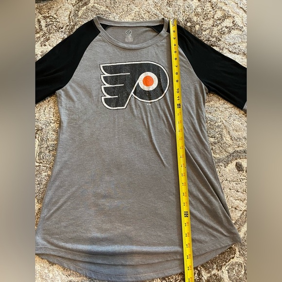 WOMEN'S PHILADELPHIA FLYERS T-SHIRT NHL Gray Bundle V NECK Medium 3/4 Sleeve - Picture 8 of 9